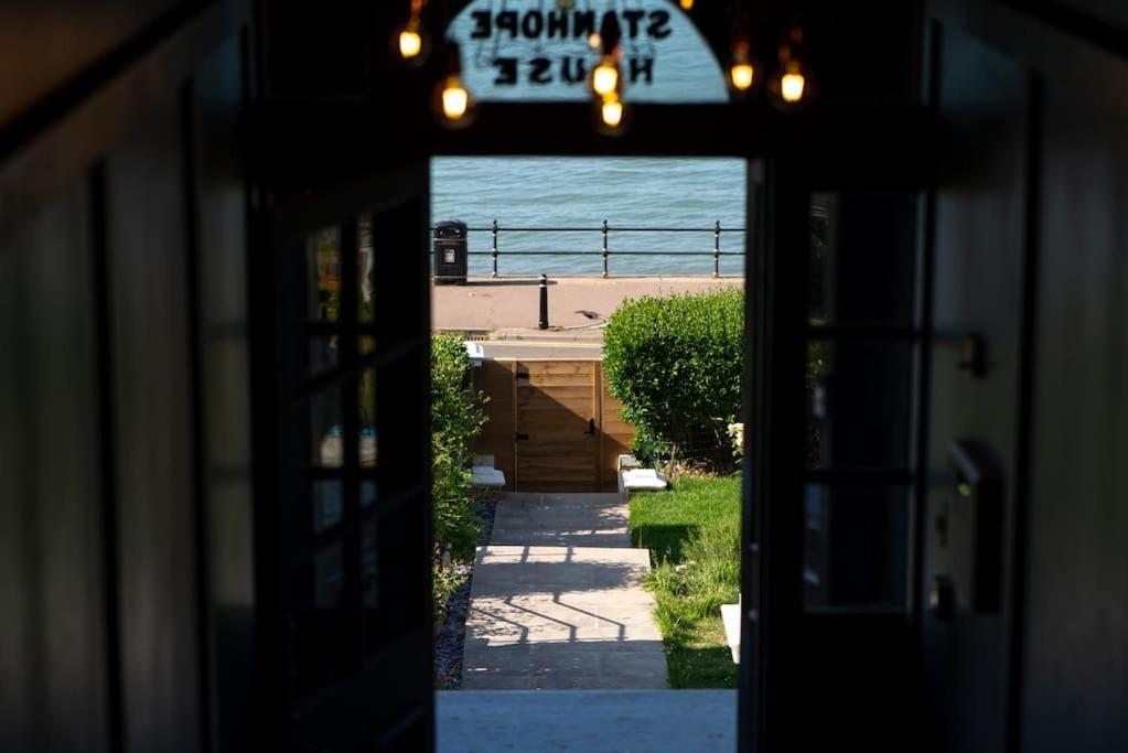Stylish Beachfront Apartment, Sweeping Ocean Views And Luxury Touches ハーン・ベイ エクステリア 写真